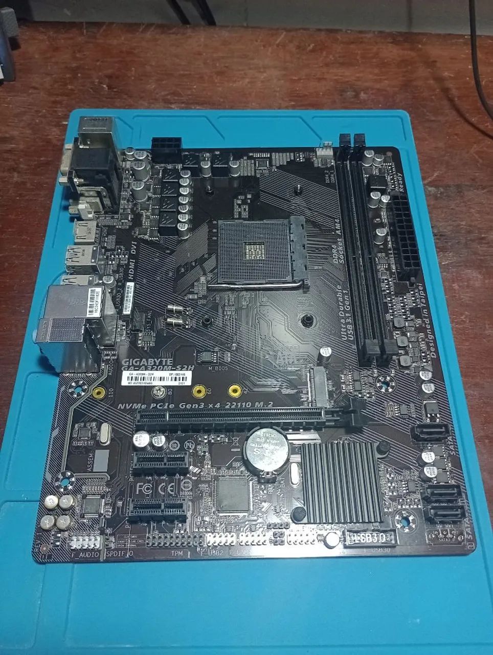 Placa mãe A320M-S2H GIGABYTE Ultra Durable