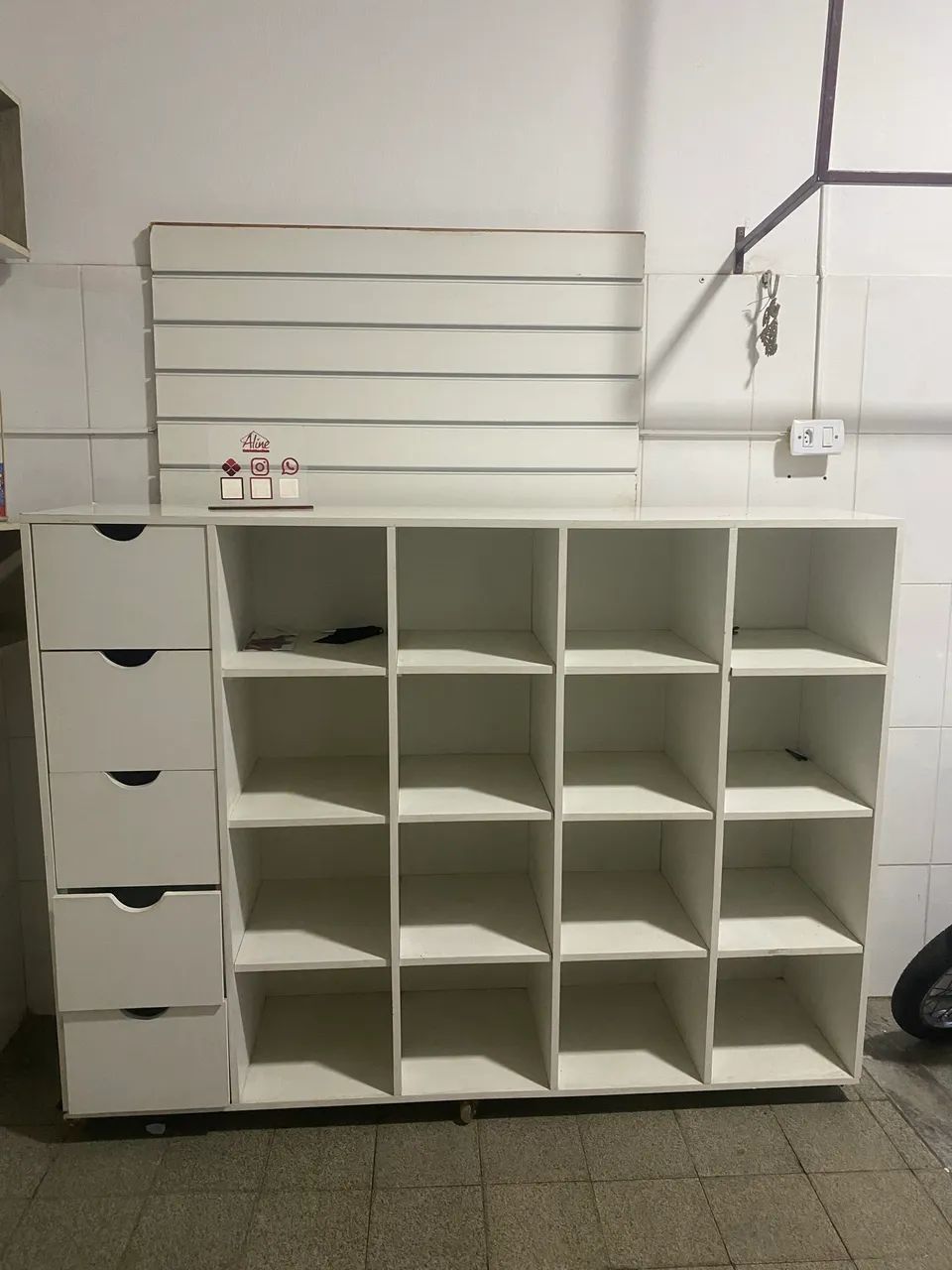 Cômoda para loja cor branca