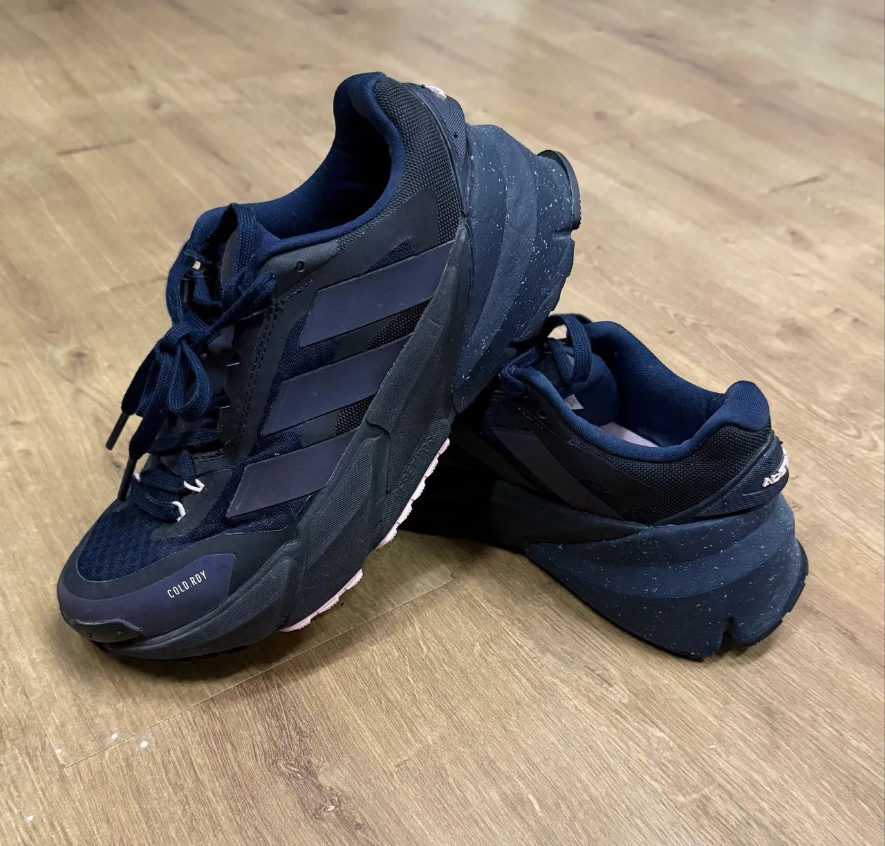 Tênis adidas