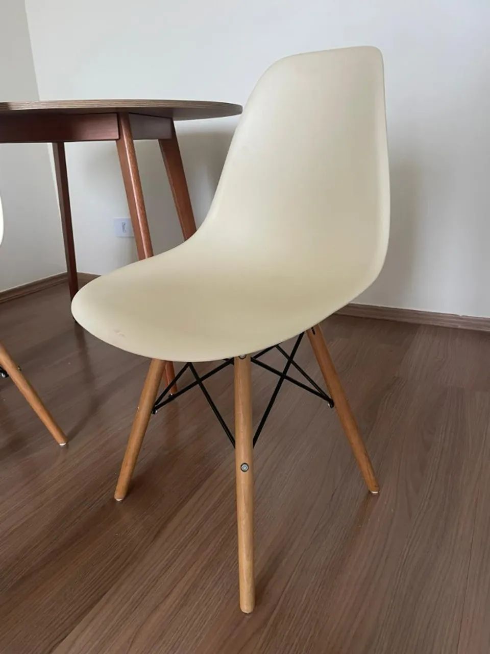Kit 2 Cadeiras Eames bege claro  - Foto 2