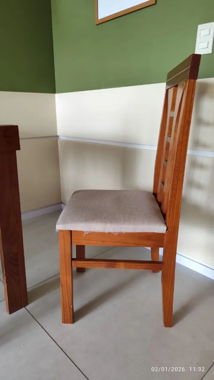 MESA DE JANTAR + 4 CADEIRAS EM MADEIRA  - Foto 4