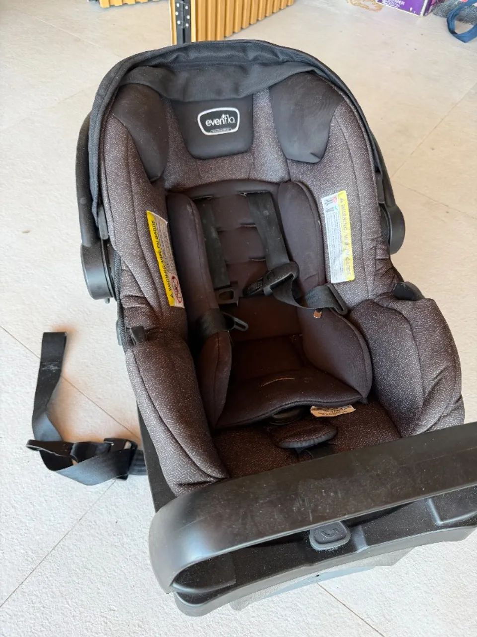 Bebê Conforto Evenflo LiteMax com Base Isofix, Rollover Tested - Foto 2