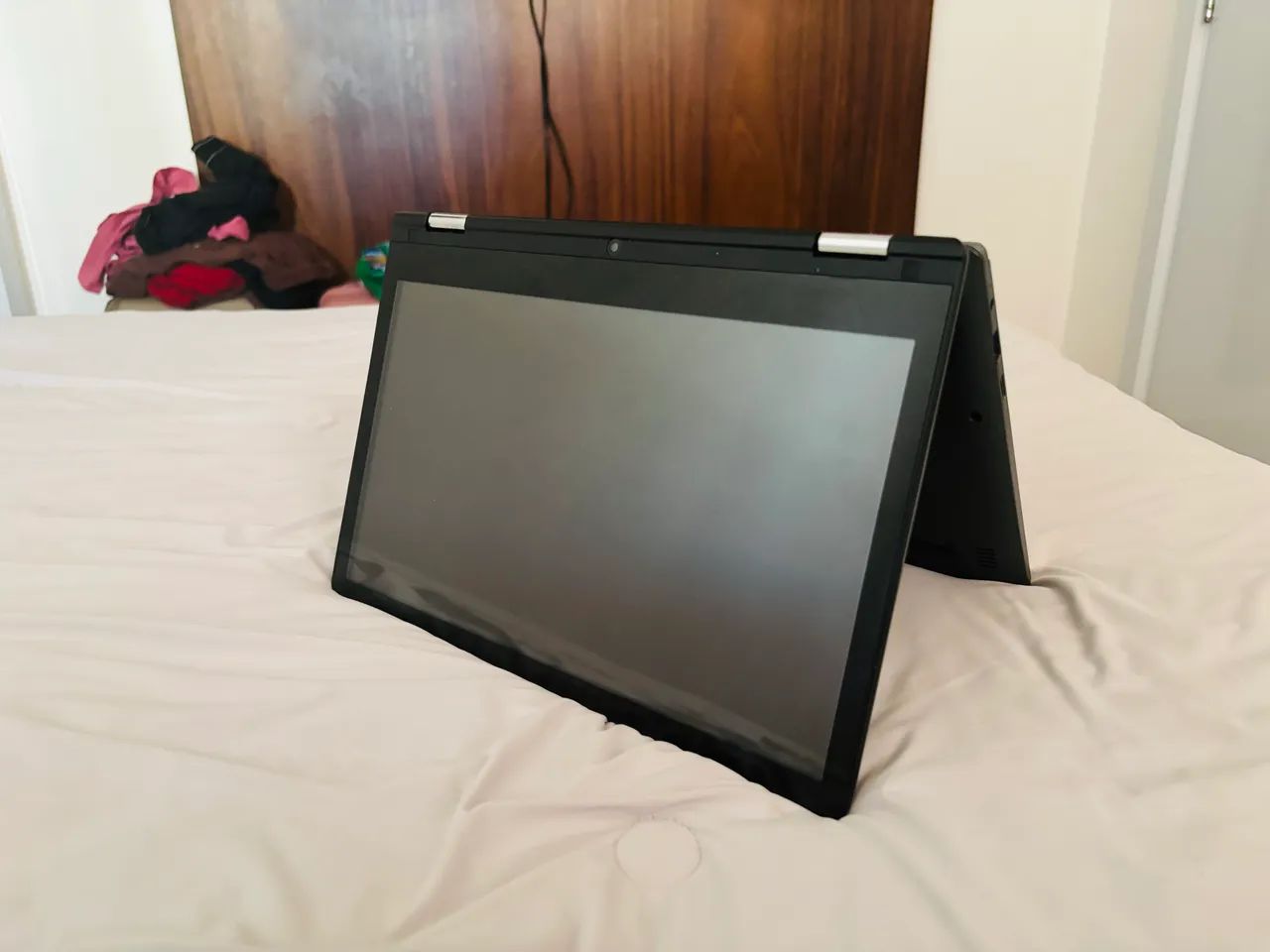 Notebook 2 em 1 com todos os acessórios 