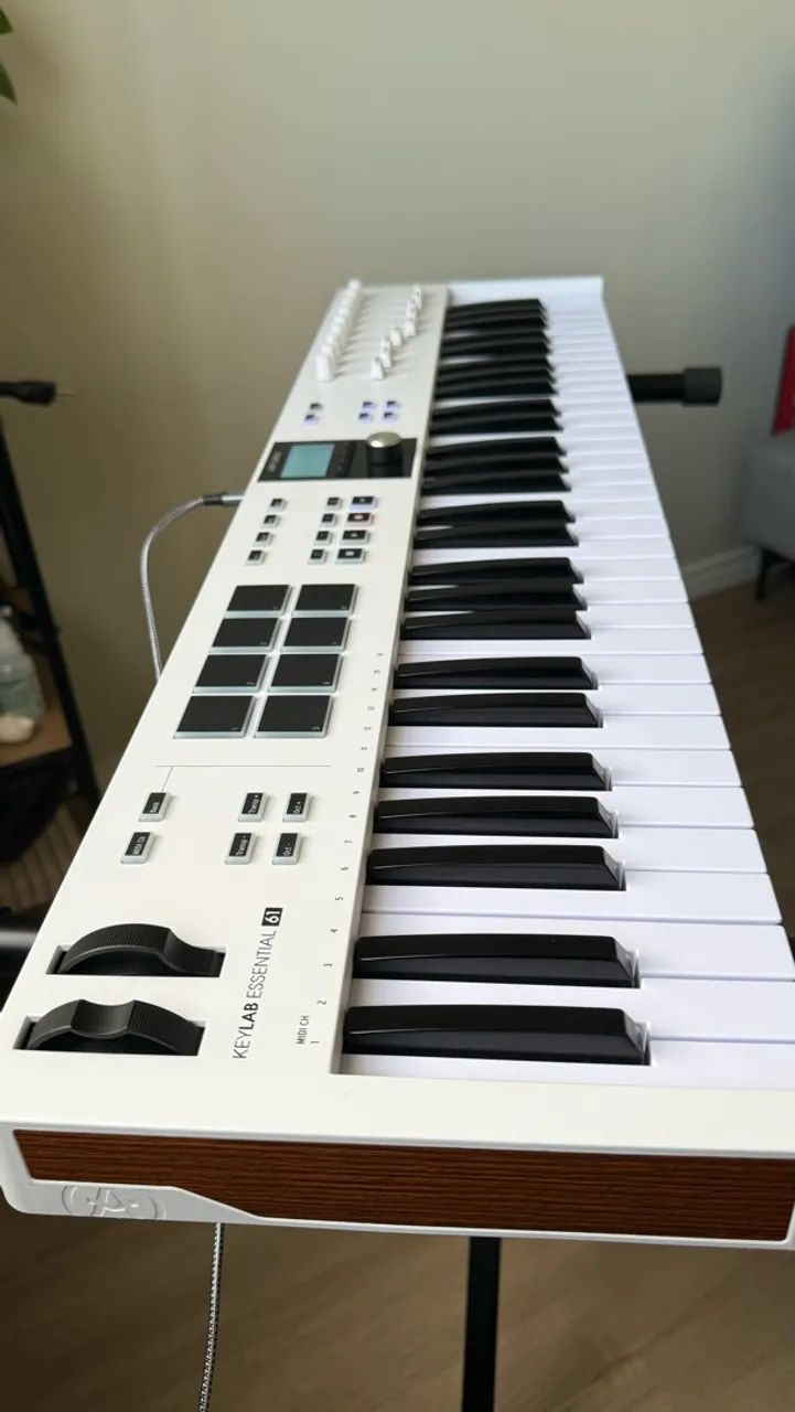 Teclado Arturia Essentials MKii 61 - Foto 3