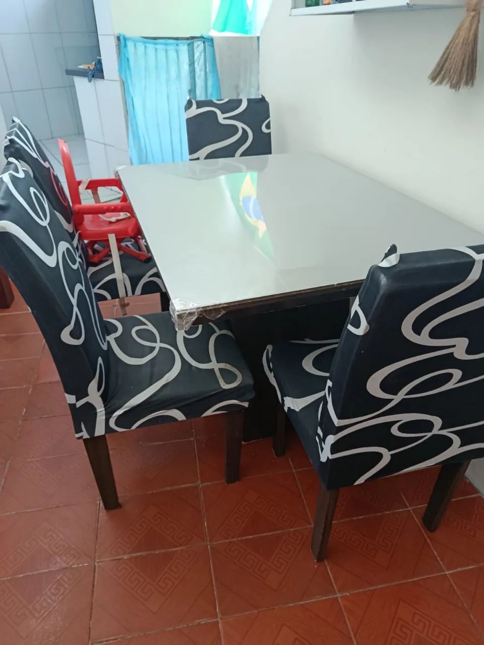 Mesa com 4 cadeiras  - Foto 2