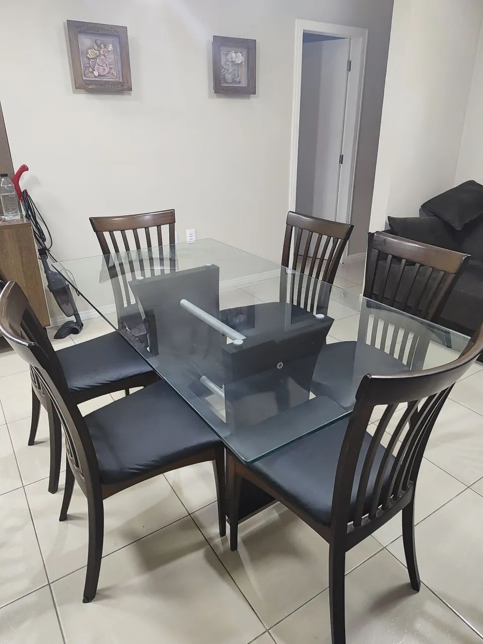 Mesa com 6 cadeiras madeira maciça 