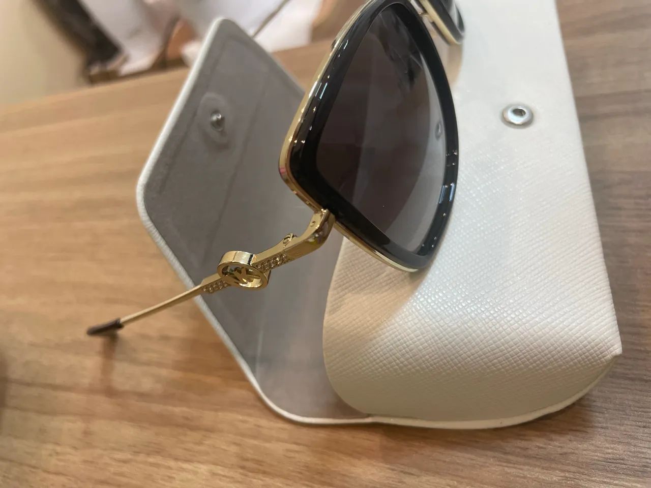 Vende-se Óculos Original Michael Kors - Foto 3