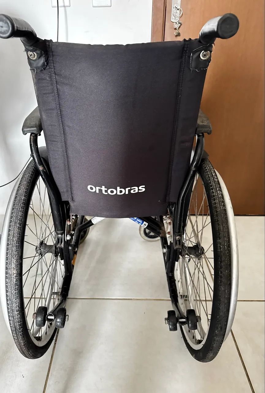 Cadeira de rodas ortobras, seminova e em ótimo estado! - Foto 3