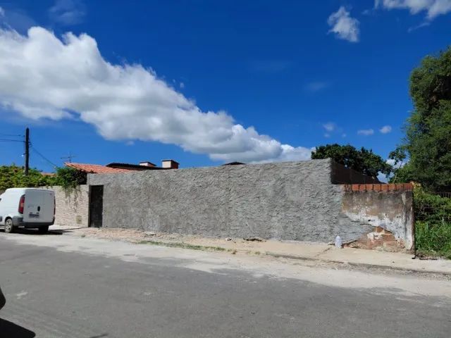 Alugo terreno 400m² murado.