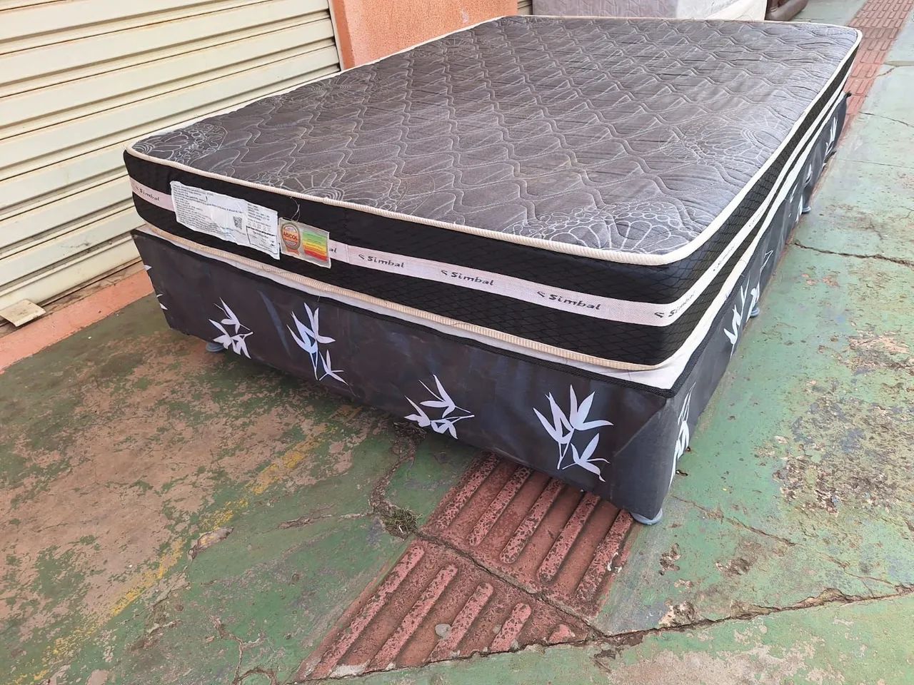 Cama box de casal com colchão 