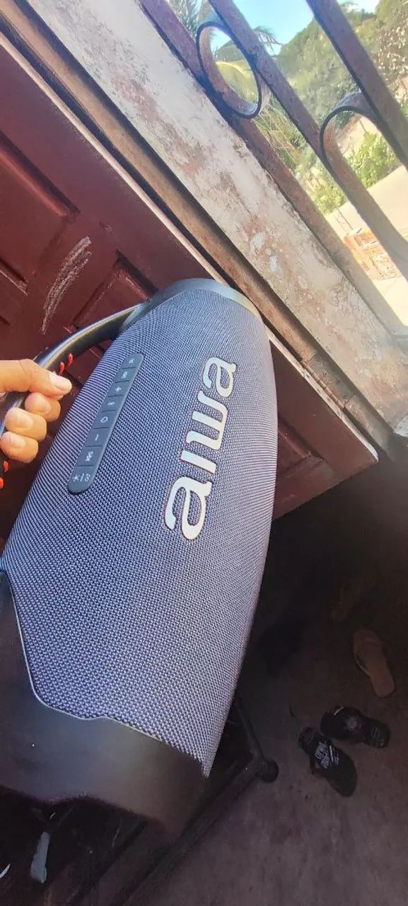 Caixa de som Aiwa semi-nova