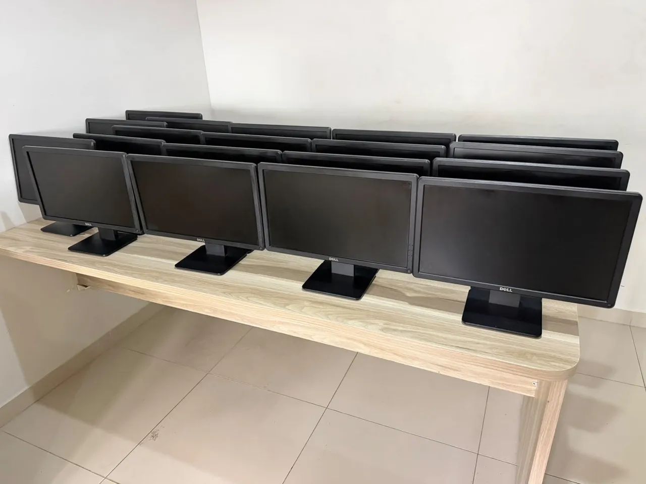 Lote Monitor Dell 19 polegadas com adaptador HDMI