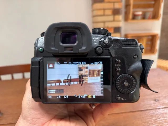 Câmera Panasonic Lumix GH5 -s  com super ISO - Foto 3