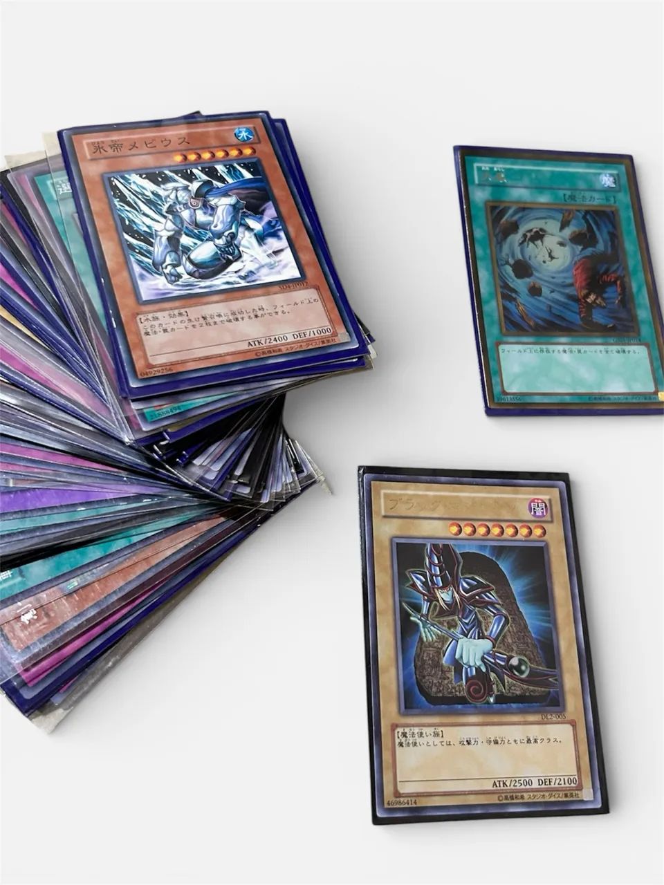 Lote com 132 Cartas de Yu-Gi-Oh!  - Foto 2