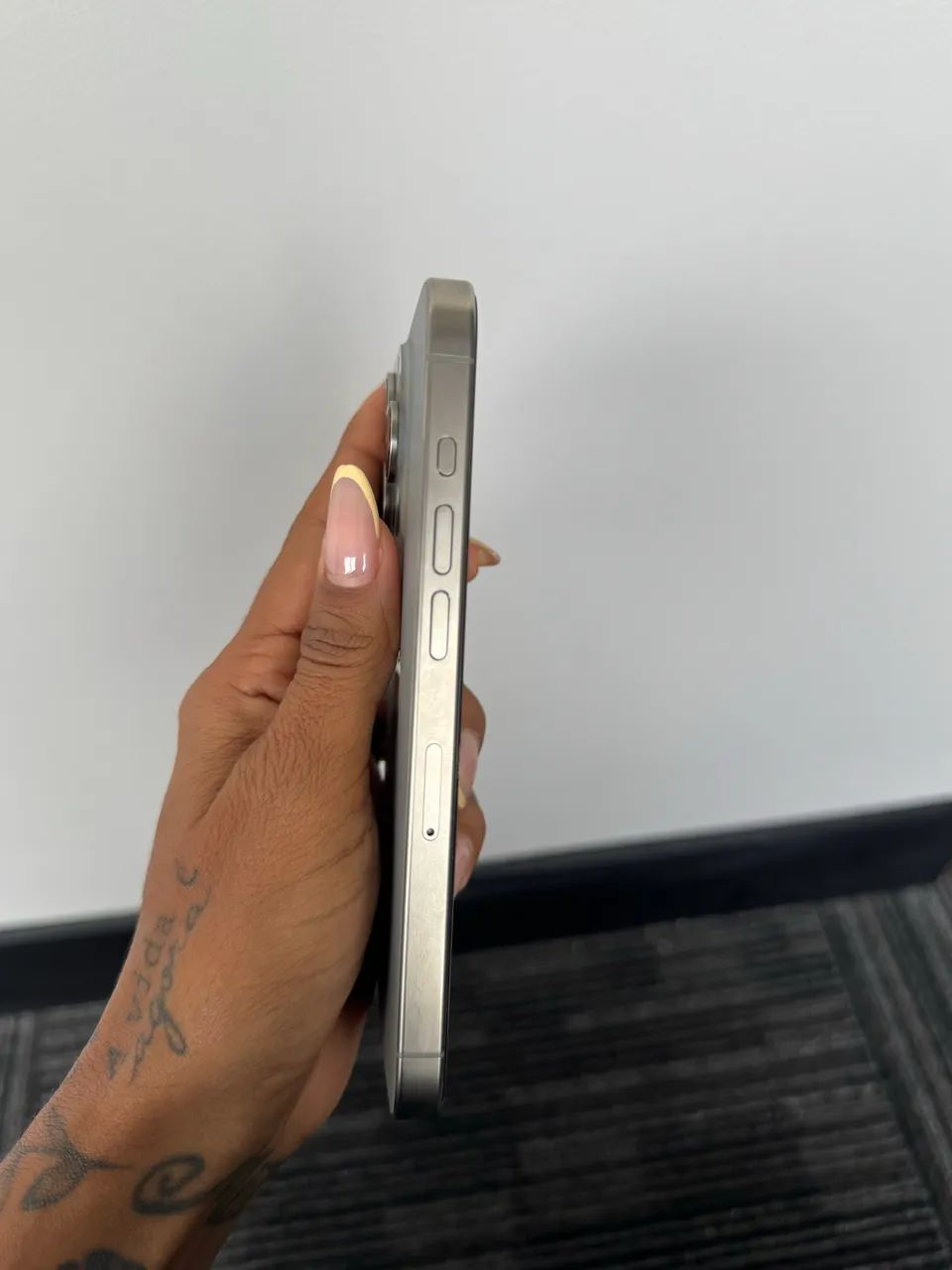 Celular iPhone 15 pro 256  - Foto 5