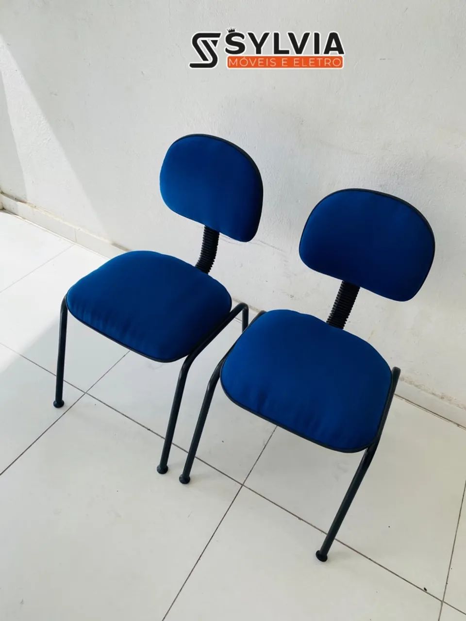 Cadeira acolchoada azul  - Foto 5