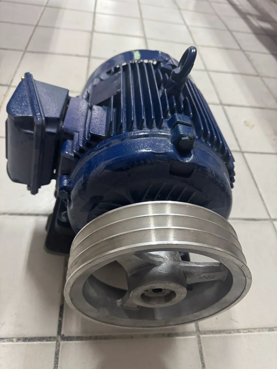 Motor 5 cv Weg 6 polos lento - Foto 2