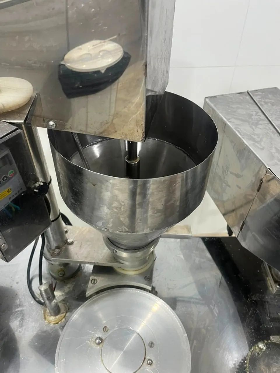 Encapsuladora Cápsulas tamanho 0 e 00 Semi Nova Pronta para o Uso - Foto 2