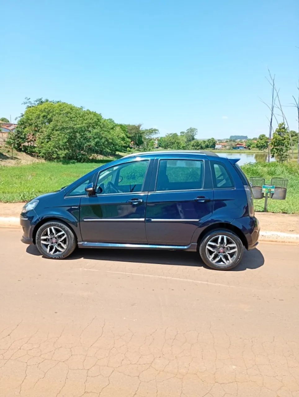 Fiat Idea Sporting Dualogic 1.8 Flex 16V 5P 2011