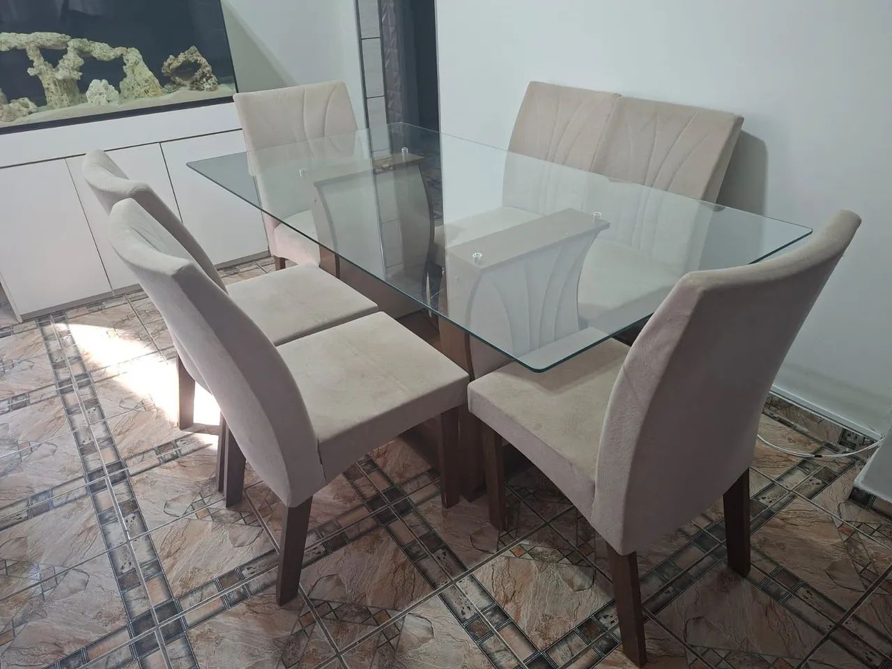 Mesa com 6 cadeiras
