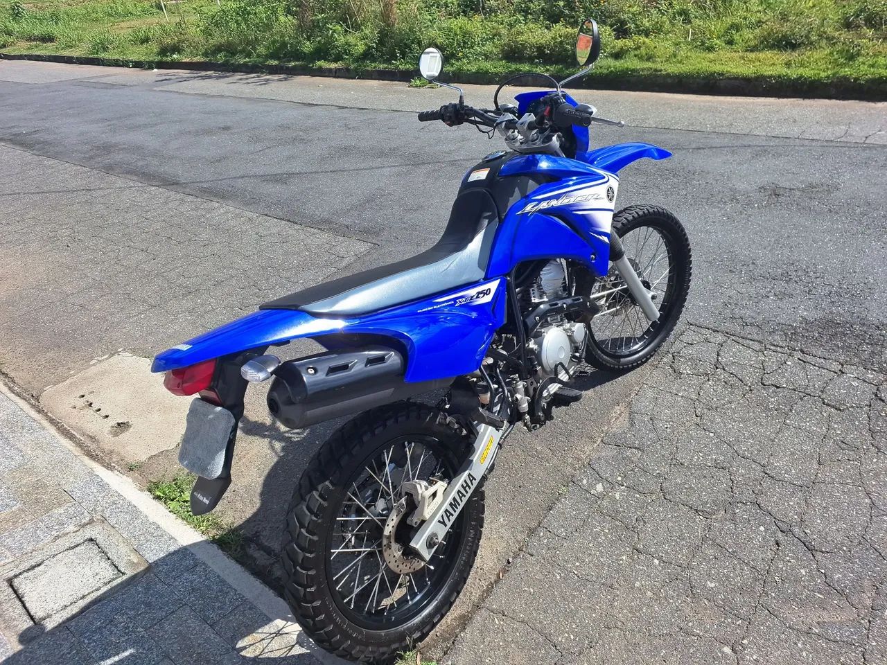 Vendo Lander 2007 em ótimo estado. 