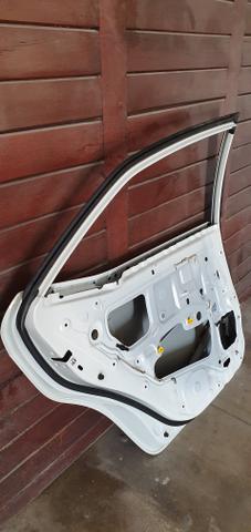 Porta traseira lado motorista Toyota Corolla 2016 2017 - Foto 6