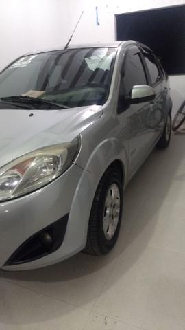 Fiesta sedan 1.6 ( consigo financiamento )