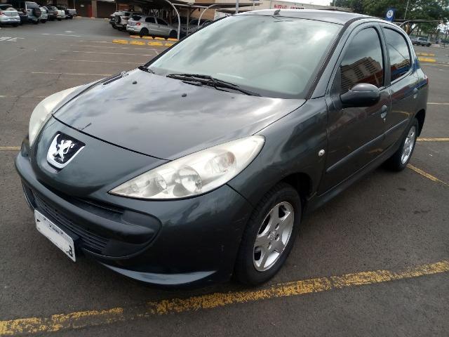 Peugeot 207 1.4 8v Flex 4 portas, Direção Hidraulica e Vidros Eletricos baixa Km