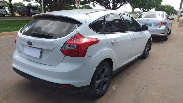 Vendo ou Troco Focus S 1.6 Hatch 2013/2014 Branco- Ji Paraná - Foto 3