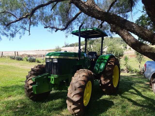 Trator jhon Deere
