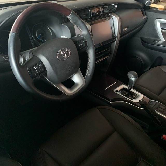 Sucata de Hilux SRX sw4 2.8 4x4 2019 Pra retirar peças  - Foto 2