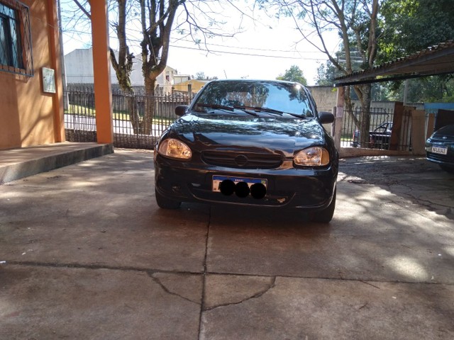 CORSA SEDAN 2002