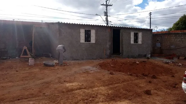 Lote Vicente Pires esquina, fora cond. Frente p/ pistão Norte