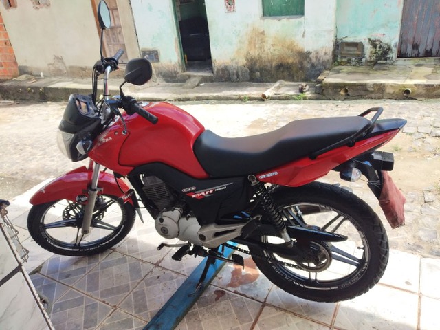 VENDO MOTO FAN 150. VALOR 9,500