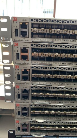 Switches Brocade VDX 6740 48 x 10 Gigabit Ethernet (GbE) SFP+ 4x40 GbE QSfP+ - Foto 2