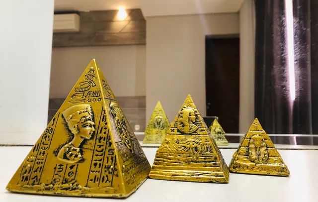 Pirâmides Decoração Egípcia Enfeite Em Resina Três Peças - Foto 2