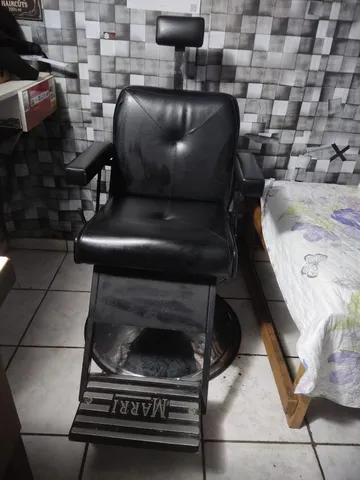 Cadeira de Barbeiro Sevilha Marri pé taça preto