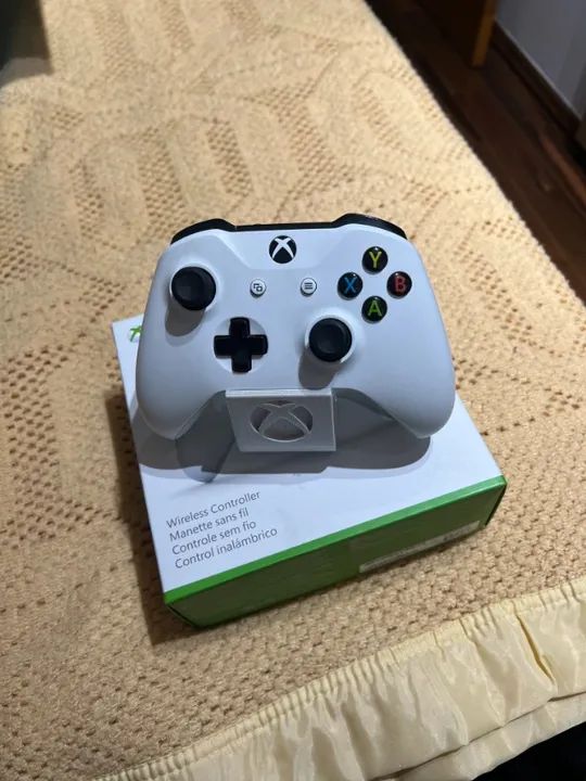 Controles Xbox One S Branco e Preto & Receptor de Sinal Microsoft para PC