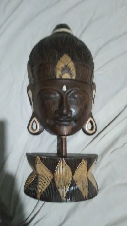 Buda,mascára em madeira...