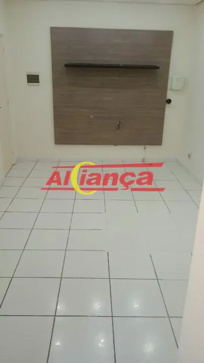 Sala com 24m² com cozinha e 1 banheiro , no Centro de Guarulhos - Por R$ 1490,00