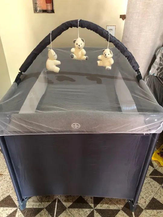Berço portátil para bebê com mosquiteiro