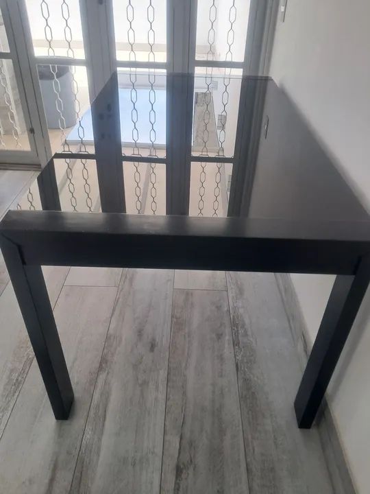 Mesa de Jantar Preta da Sid Lar