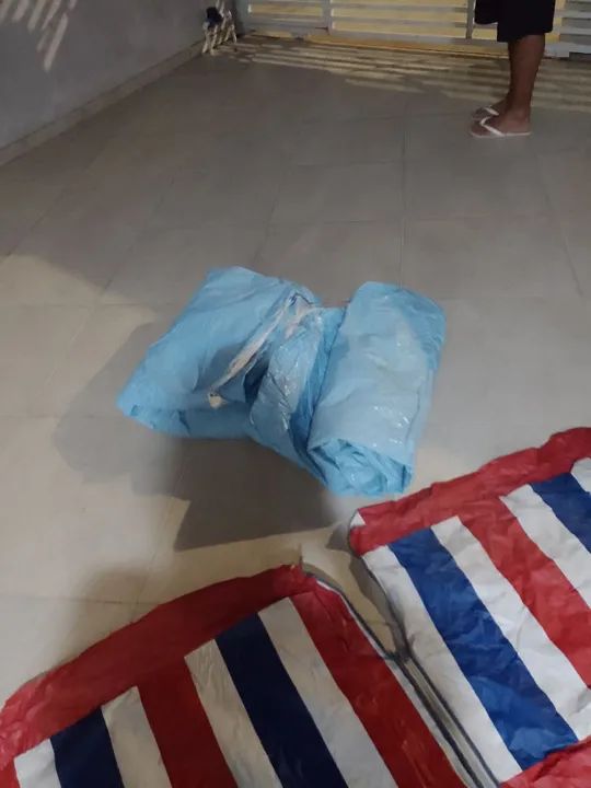 Vendo barraca pra 5 pessoas Yanes completa  - Foto 2