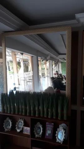 aparador com prateleira e grande espelho com moldura de luxo - Foto 2