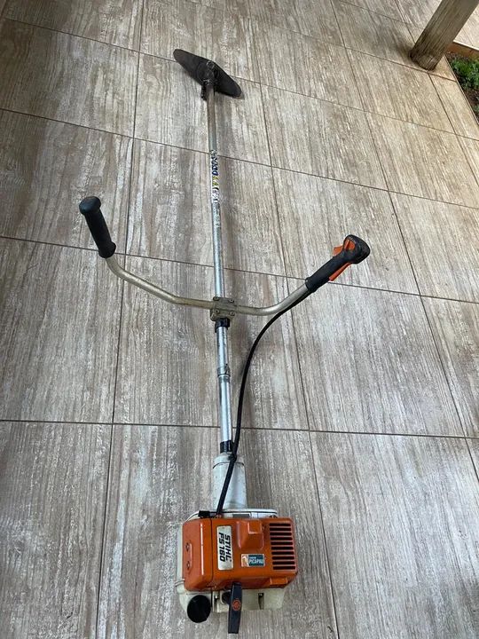 Roçadeira de grama usada - Foto 3