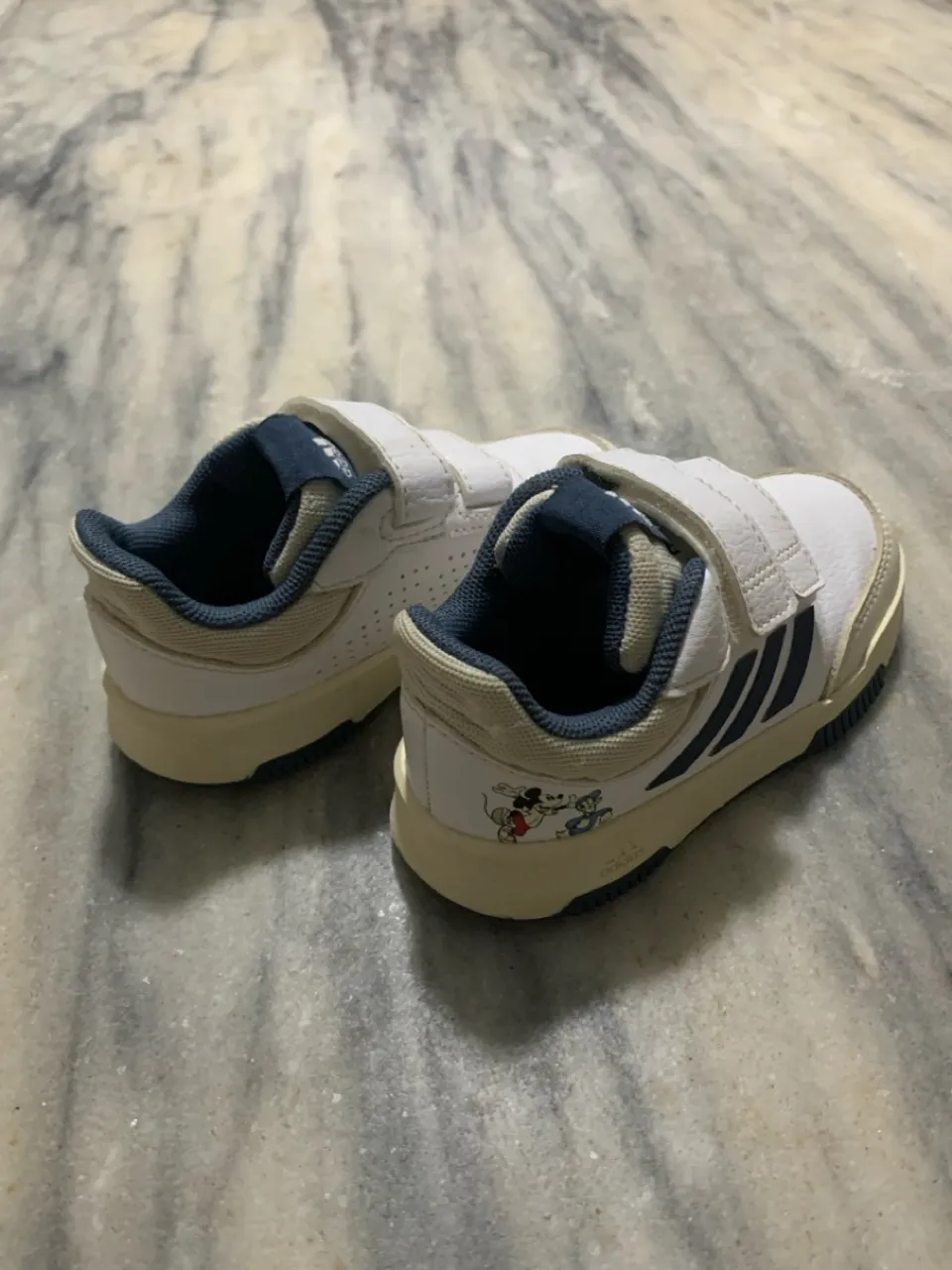 Tênis Infantil Adidas Mickey e Pato Donald (azul-marinho)