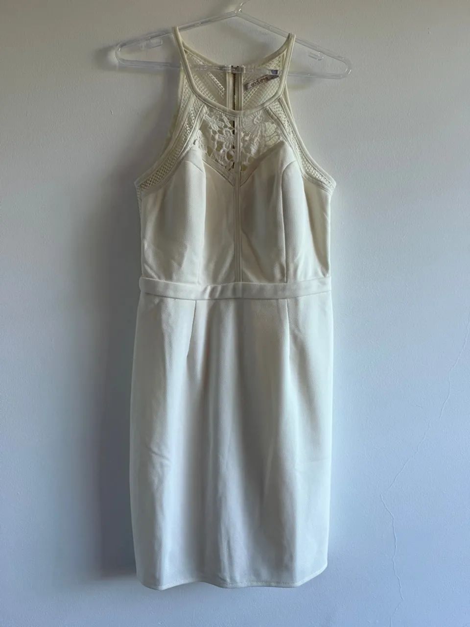 Vestido branco com detalhes em tela - Foto 2
