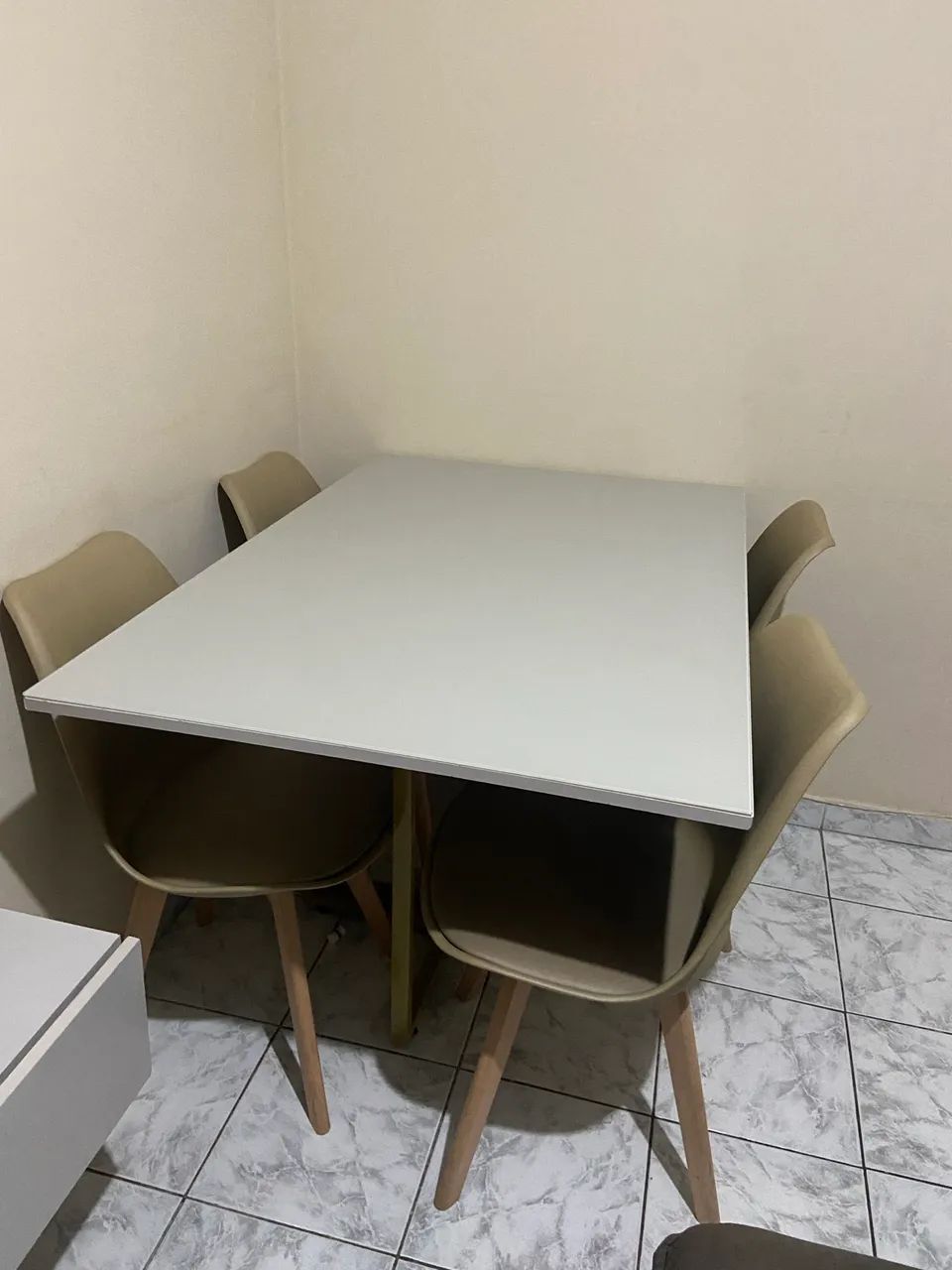 Mesa de jantar 4 cadeiras - Foto 3