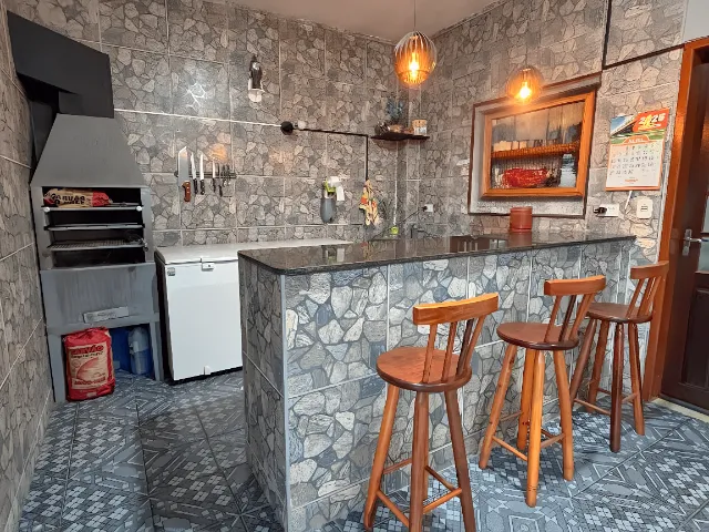 Casa 3 quartos, 3 banheiros, 2 vagas para carros no Eugênio de Melo