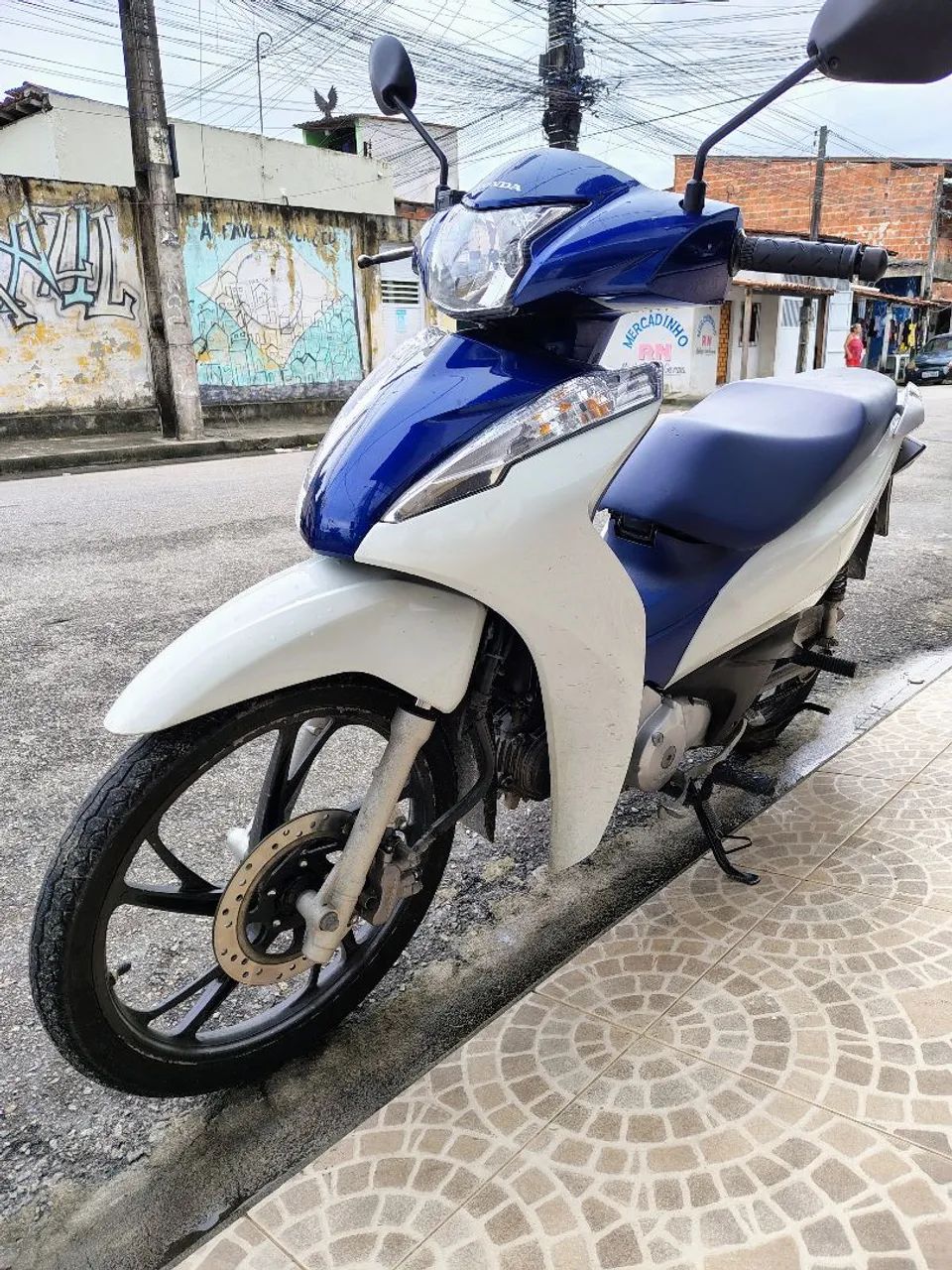 Biz 125 ex 2023 apenas 11.000 km rodados, vendo ou troco